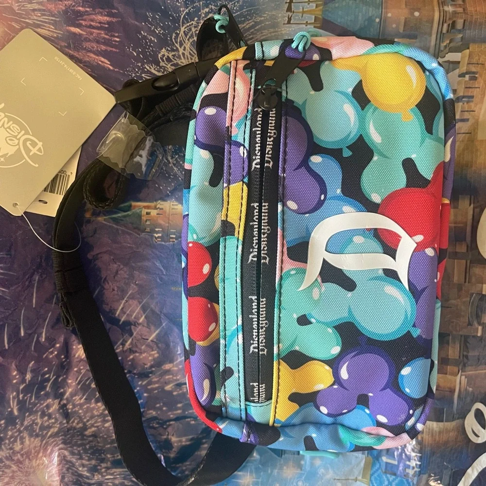 NWT Authentic Disney multi colored new arrival belt/cross body bag 5.5 “X 4.5🎁🎅 - Picture 4 of 8